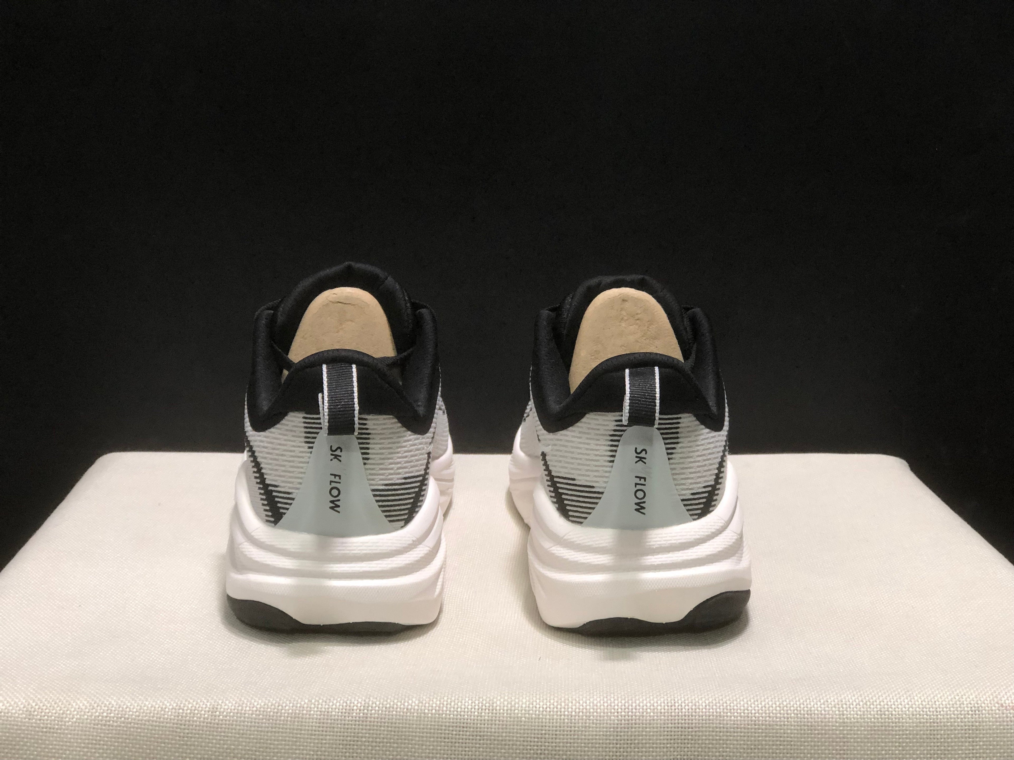 HOKA ONE ONE SKYFLOW